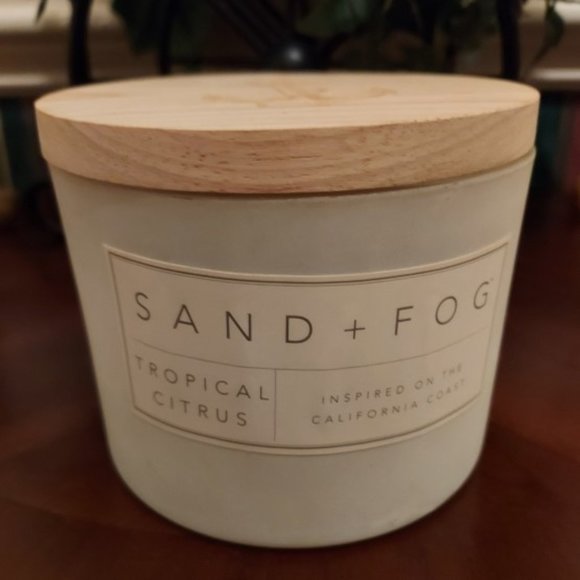 Sand & Fog Tropical Citrus 12 Oz. Candle Decorative Wood Top NWT - Picture 6 of 8